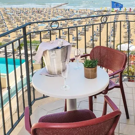 Hotel Manila 3*
