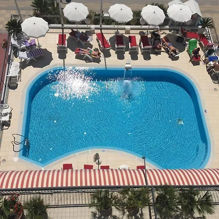 Hotel Manila 3*