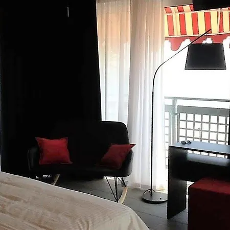 Hotel Manila 3*