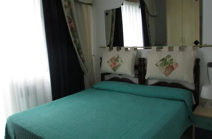 Manila Otel 3*